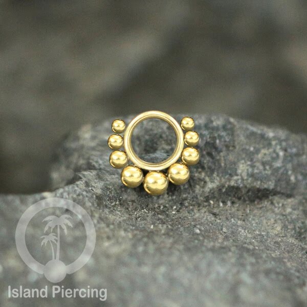 Piercing Charm Liotin Stainless warna silver & gold yang tertutup khusus Stacking ring model segment ring yang di pasang banyak.