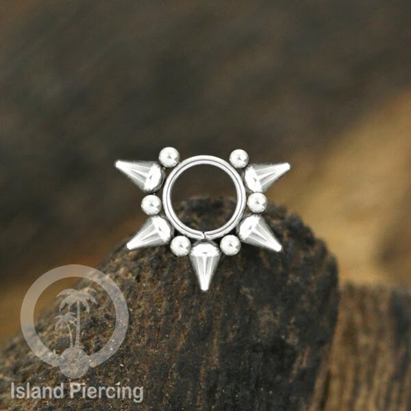 Piercing Charm Liotin Stainless warna silver & gold yang tertutup khusus Stacking ring model segment ring yang di pasang banyak.