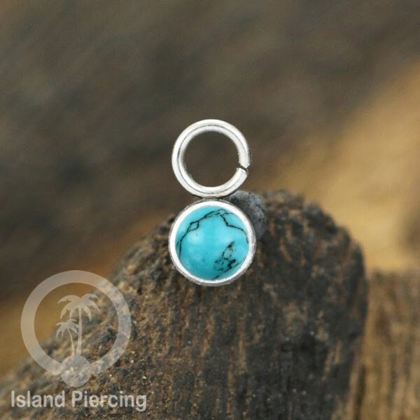 Piercing Charm yang Liotin Stainless manis warna silver dengan batu kecil pilihan warna