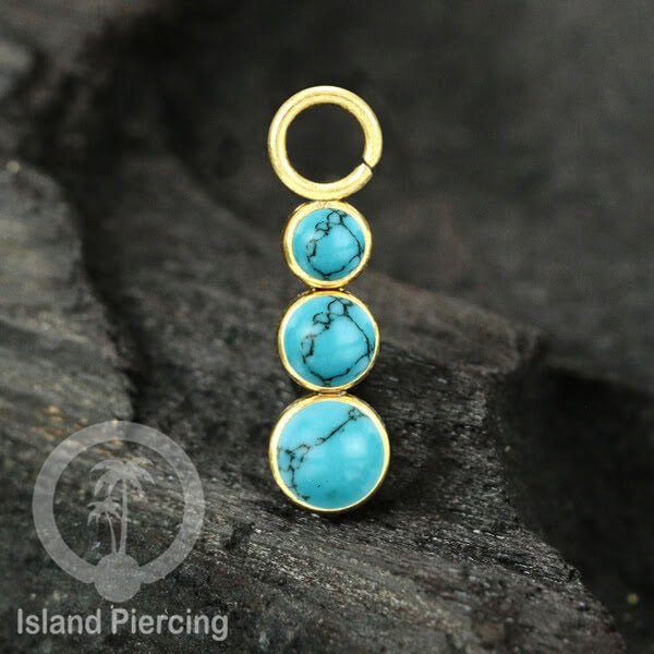Piercing Charm yang Liotin Stainless manis warna gold dengan 3 batu banyak variasi warna