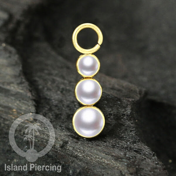 Piercing Charm yang Liotin Stainless manis warna gold dengan 3 batu banyak variasi warna
