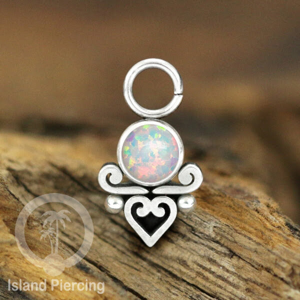 Piercing Charm yang Liotin Stainless manis warna silver dekorasi hati kecil dan batu berwarna