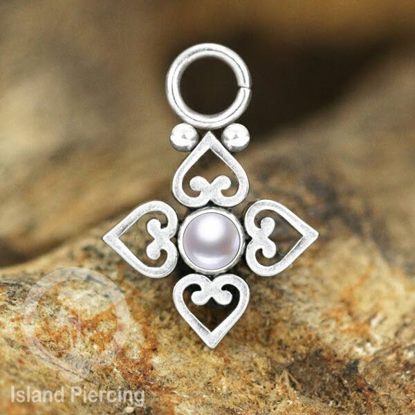 Piercing Charm yang Liotin Stainless manis warna silver dekorasi hati kecil dan batu berwarna