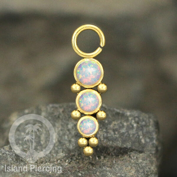 Piercing Charm yang Liotin Stainless manis warna gold dengan 3 batu banyak variasi warna