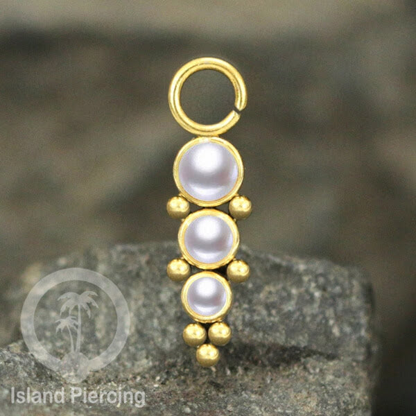 Piercing Charm yang Liotin Stainless manis warna gold dengan 3 batu banyak variasi warna