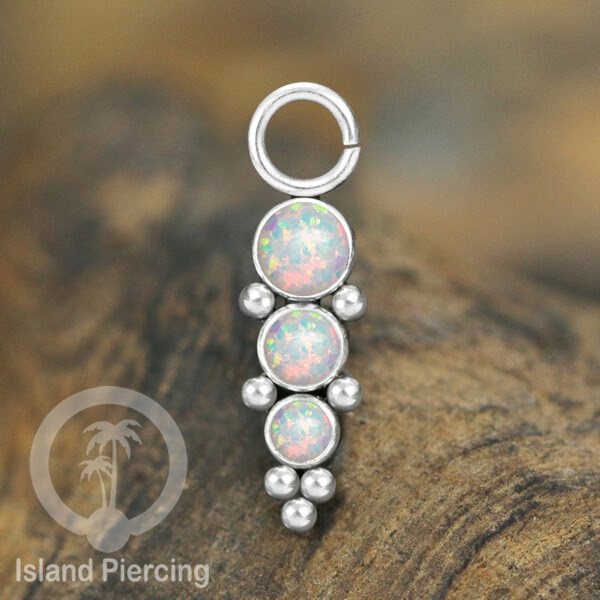 Piercing Charm yang Liotin Stainless manis warna silver dengan 3 batu banyak variasi warna