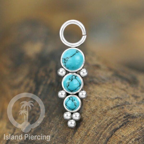 Piercing Charm yang Liotin Stainless manis warna silver dengan 3 batu banyak variasi warna