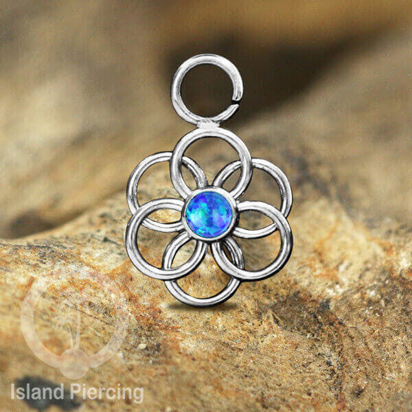 Piercing Charm yang Liotin Stainless bentuk flower of Life dengan batu kecil