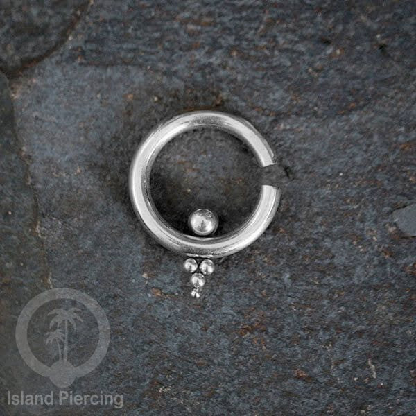 Tindik stainless body piercing, lingkaran terbuka dengan las bola pakai tangan