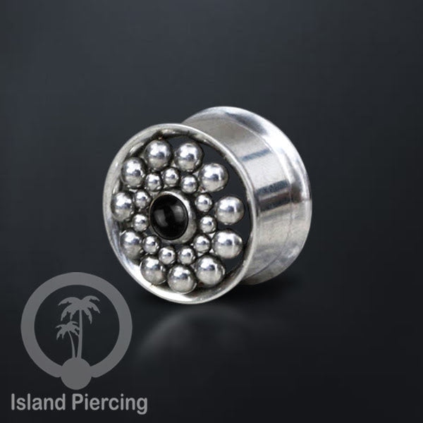 Anting tunnel Piercing stainless warna silver dengan dekorasiturquoise dan kerang laut