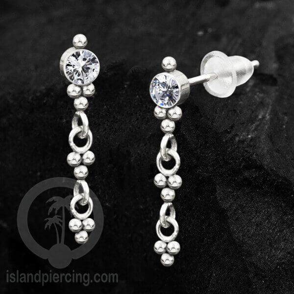 Anting Stud Stainless warna silver yang gantung dengan dekorasi Kristal Zirconia