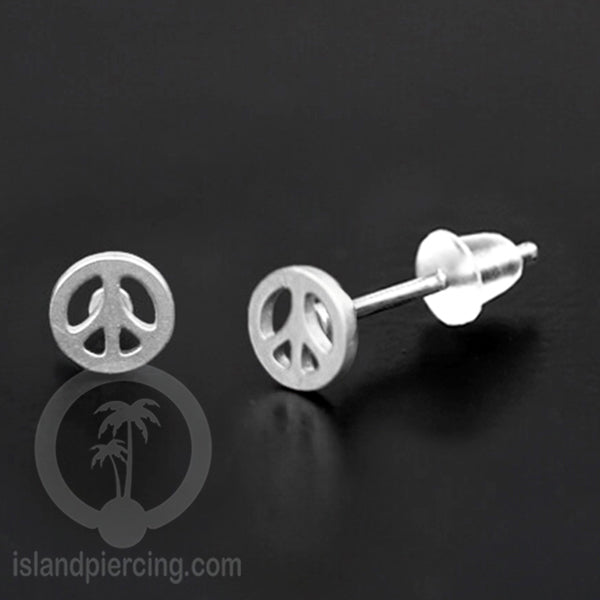 Anting Stud Stainless warna silver design yang cantik dengan banyak pilihan menarik