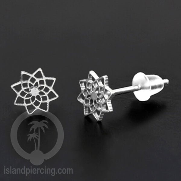 Anting Stud Stainless warna silver design yang cantik dengan banyak pilihan menarik