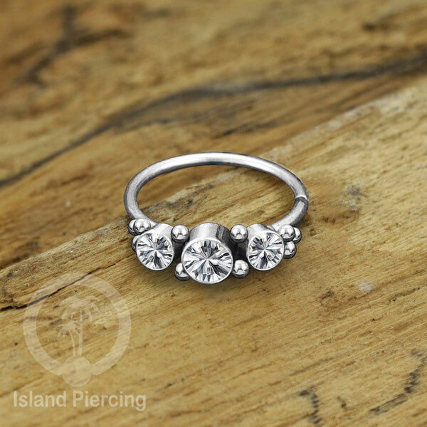 Nose Piercing Jewelry Perhiasan Hidung Nose Ring warna silver dekorasi 3 Batu