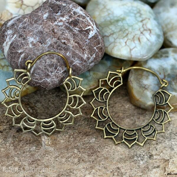 Anting Kuningan motif Pulau Bali, Brass Earring