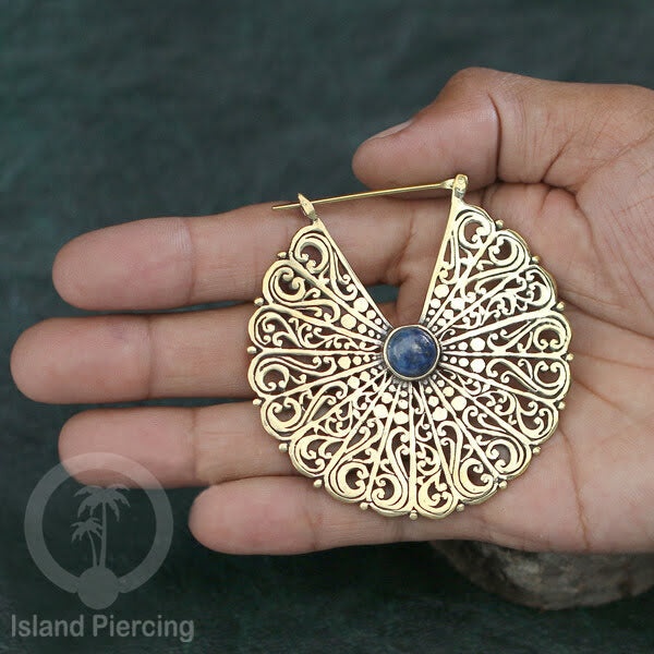 Anting Mandala besar dengan Batu tersedia dalam Kuningan dan Kuningan putih, Brass Earring