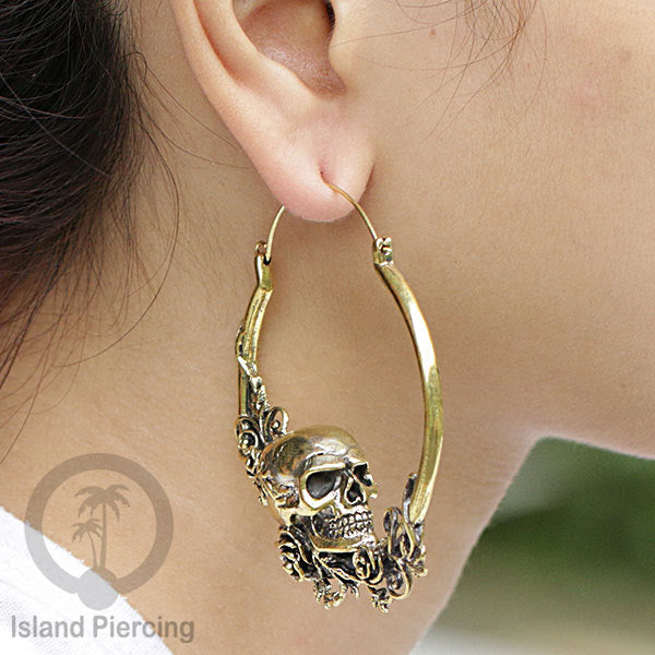 Anting Kuningan Tengkorak dengan Mawar selera Gotik, Gothic Skull Brass Earring