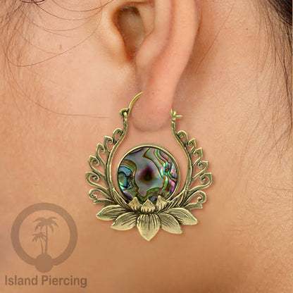Anting kuning besar dengan motif teratai dengan Kerang Paua asli dan Motif Gothic Brass Earring