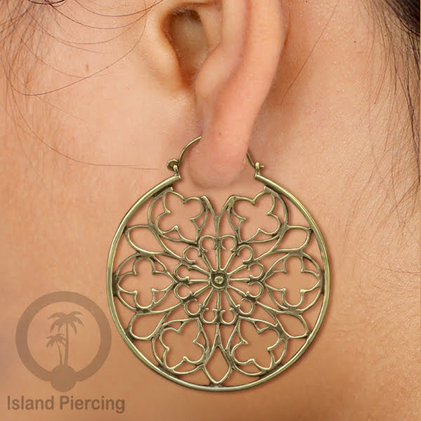 Anting kuning besar dengan motif teratai dengan Kerang Paua asli dan Motif Gothic Brass Earring