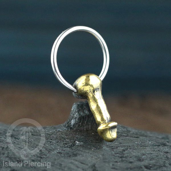 Tindik Stainless Piercing BCR dengan Liontin Kuningan