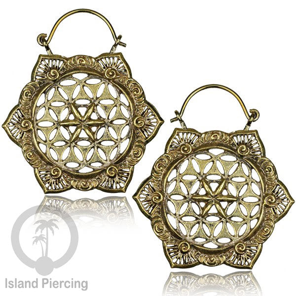 Anting kuningan gaya Maya, anting kuningan mandala, dan anting kuningan motif bali.