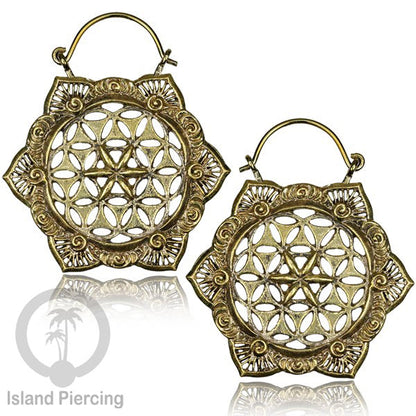 Anting kuningan gaya Maya, anting kuningan mandala, dan anting kuningan motif bali.