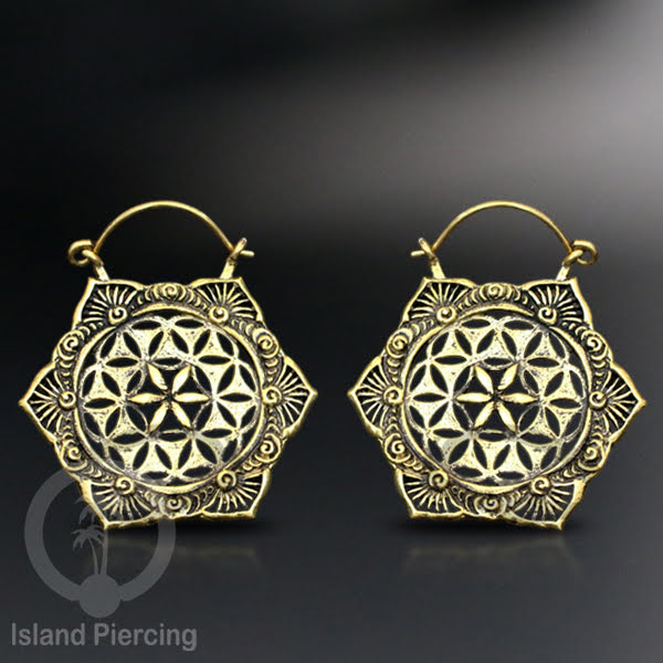 Anting kuningan gaya Maya, anting kuningan mandala, dan anting kuningan motif bali.