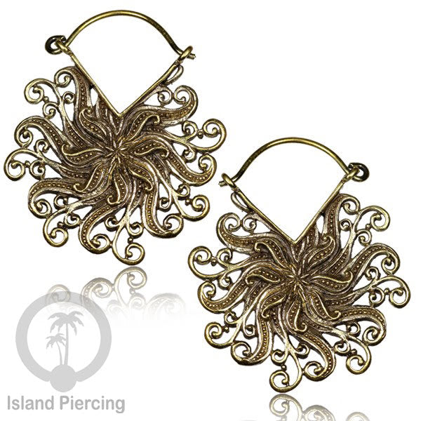 Anting kuningan gaya Maya, anting kuningan mandala, dan anting kuningan motif bali.