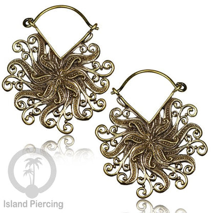 Anting kuningan gaya Maya, anting kuningan mandala, dan anting kuningan motif bali.