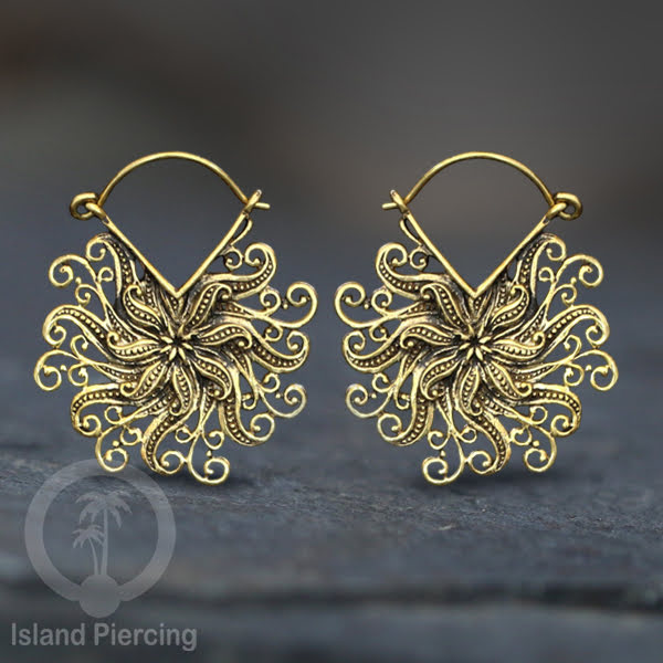 Anting kuningan gaya Maya, anting kuningan mandala, dan anting kuningan motif bali.