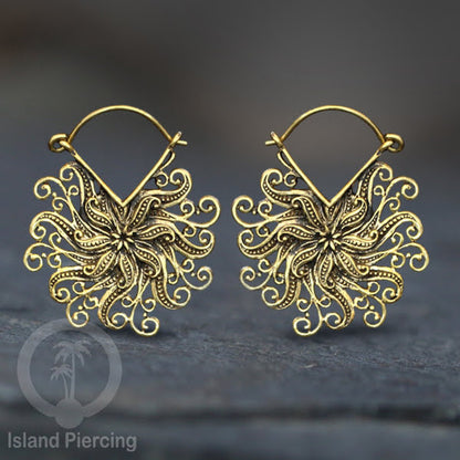 Anting kuningan gaya Maya, anting kuningan mandala, dan anting kuningan motif bali.