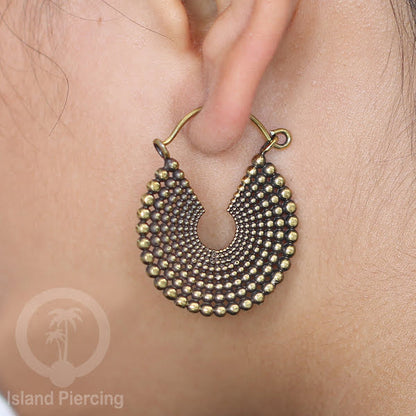 Anting kuningan gaya Maya, anting kuningan mandala, dan anting kuningan motif bali.