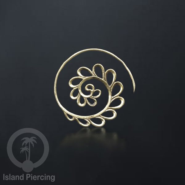 Anting Tindik Kuningan Motif Tribal ukuran lubang telinga biasa. Brass Tribal Piercing