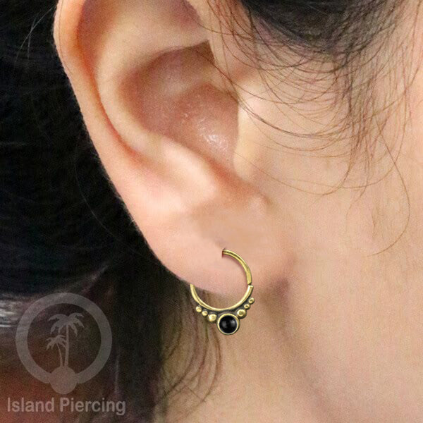 Septum piercing dan Tindik anting kuningan dengan batu, Tragus, Daith dan Helix Piercing
