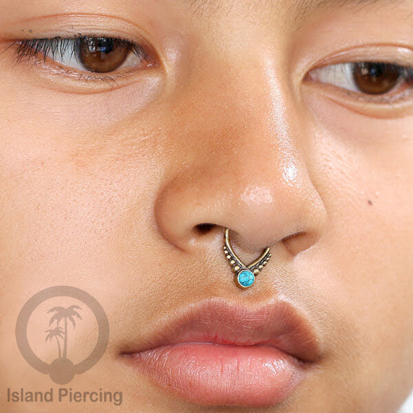 Septum piercing dan Tindik anting kuningan dengan batu, Tragus, Daith dan Helix Piercing