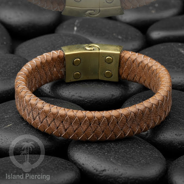 Gelang Tangan Kulit dan Kuningan buatan pakai tangan dari bahan berkualitas