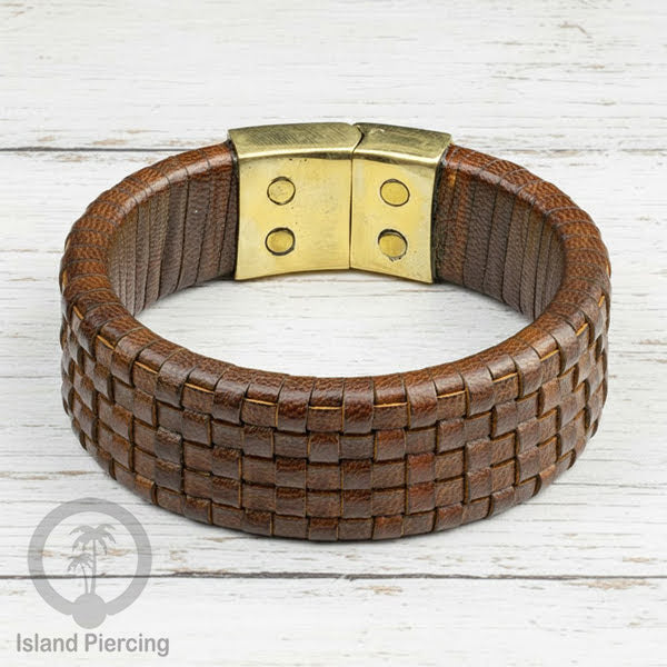 Gelang Tangan Kulit Anyaman dengan Kuningan buatan pakai tangan dari bahan berkualitas