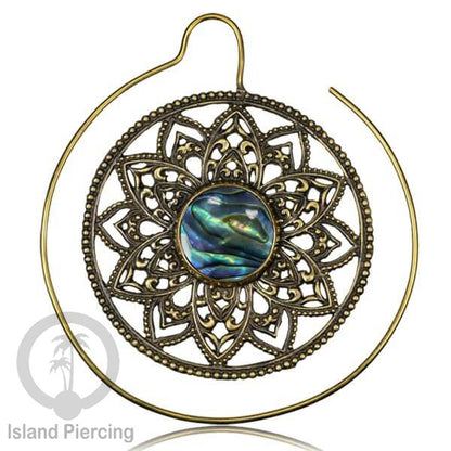 Anting Tindik Kuningan yang sangat istimewa desain klasik dengan batu dan kerang asli