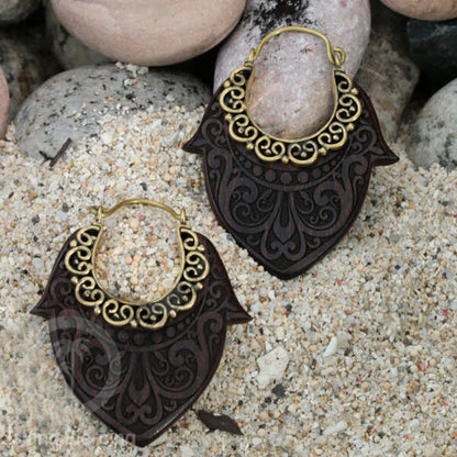 Anting Kayu Ukiran tangan dengan kuningan Hand carved Wood with Brass Earrings