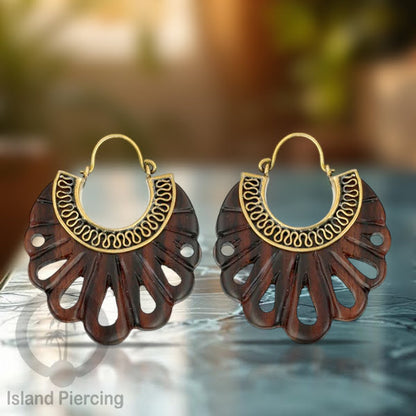 Anting Kayu Ukiran tangan dengan kuningan Hand carved Wood with Brass Earrings
