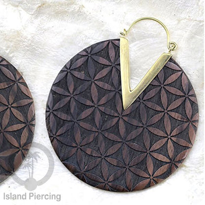 Anting Kayu Ukiran dengan Kuningan yang istimewa, Brass with Wood Earrings