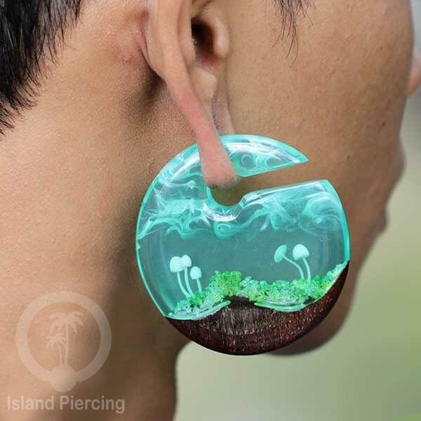 Tindik Anting Piercing Epoxy dan Kayu Ear-weight motif jamur dan kelelawar