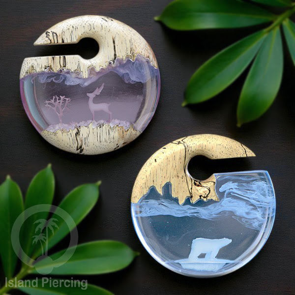 Tindik Anting Piercing Epoxy dan Kayu Ear-weight motif Salju dengan beruang dan rusa.