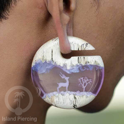 Tindik Anting Piercing Epoxy dan Kayu Ear-weight motif Salju dengan beruang dan rusa.