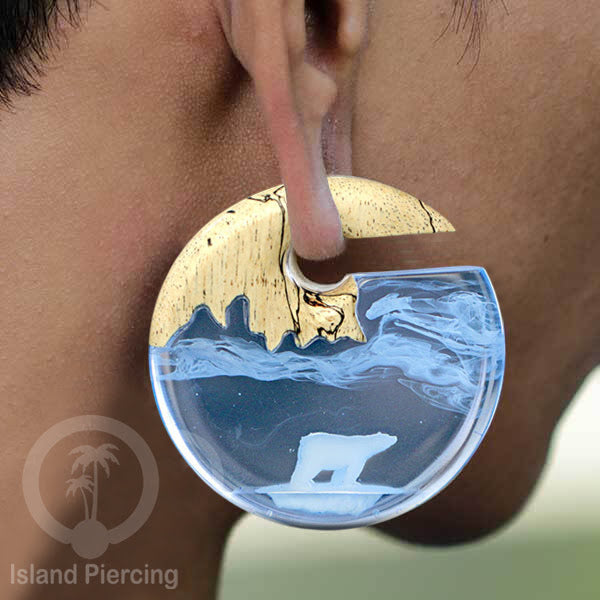 Tindik Anting Piercing Epoxy dan Kayu Ear-weight motif Salju dengan beruang dan rusa.