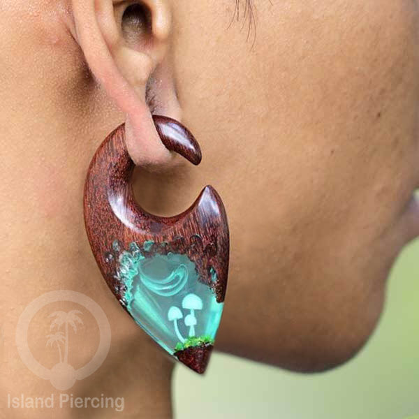 Tindik Anting Piercing Epoxy dan Kayu Ear-weight motif mushroom atau jellyfish