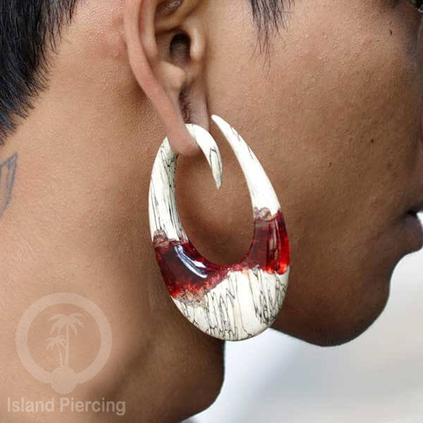 Tindik Anting Piercing Epoxy dan Kayu Ear-weight motif ukiran kayu dan resin warna-warni