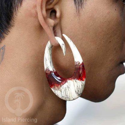 Tindik Anting Piercing Epoxy dan Kayu Ear-weight motif ukiran kayu dan resin warna-warni