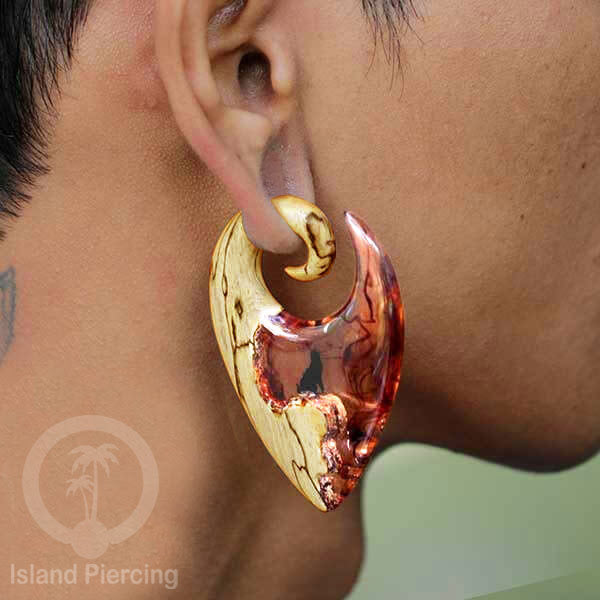 Tindik Anting Piercing Epoxy dan Kayu Ear-weight motif Serigala atau Gunung Api
