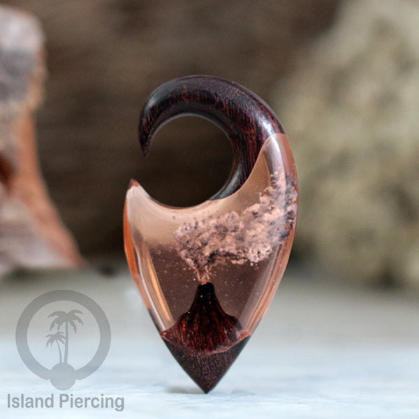 Tindik Anting Piercing Epoxy dan Kayu Ear-weight motif Serigala atau Gunung Api